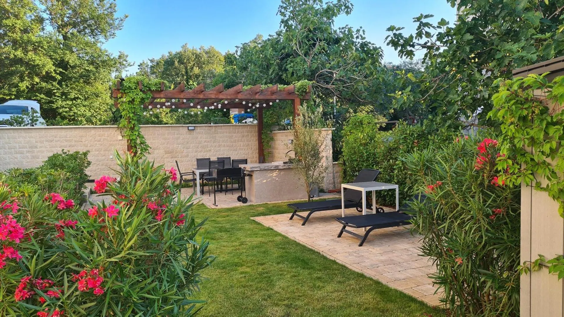 Apartment Vila Primorka-Apartmani Lavanda Silo